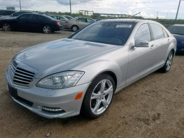 WDDNG9EB9DA518405 - 2013 MERCEDES-BENZ S 550 4MAT SILVER photo 2