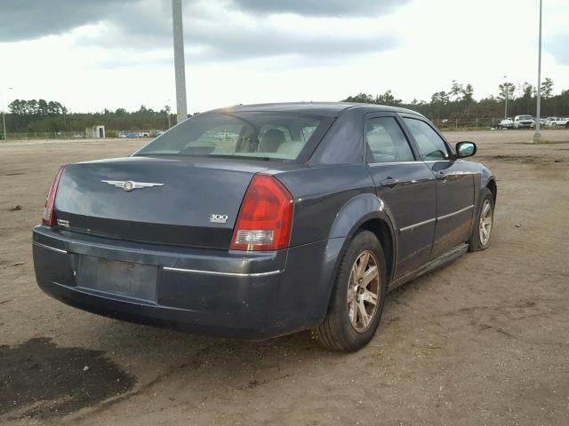 2C3KA53G27H716498 - 2007 CHRYSLER 300 TOURIN BLUE photo 4