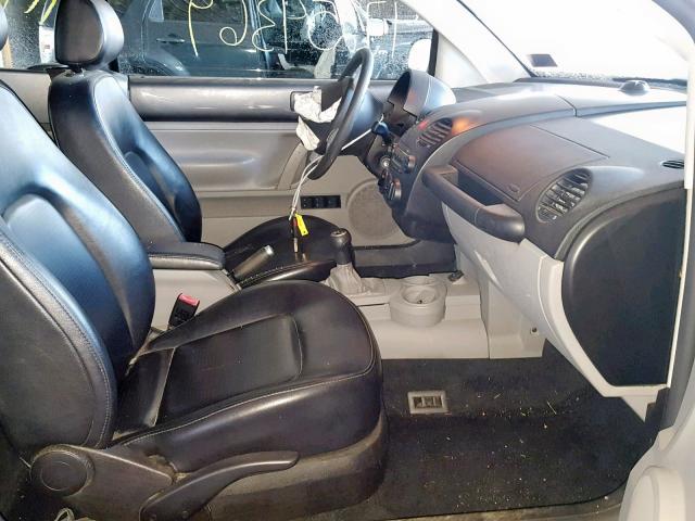 3VWCM31YX5M310780 - 2005 VOLKSWAGEN NEW BEETLE 灰色 照片 5