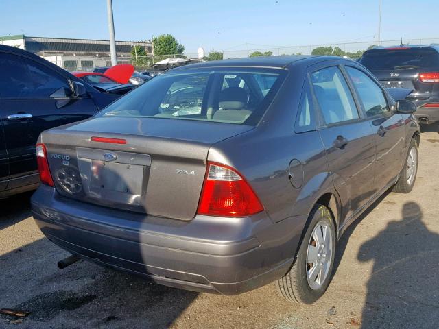 1FAFP34NX5W312950 - 2005 FORD FOCUS ZX4 GRAY photo 4