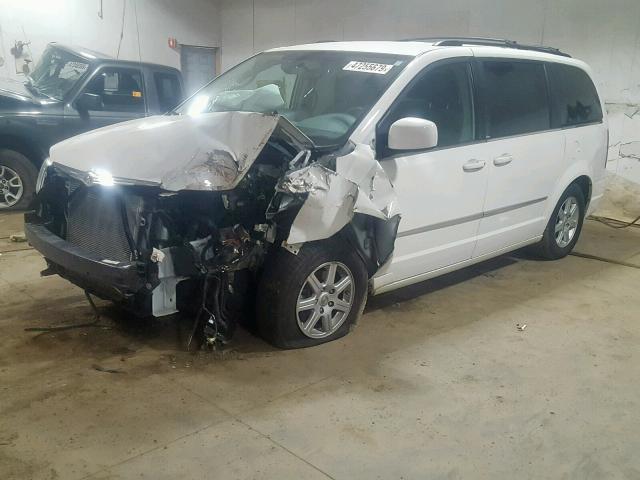 2A4RR5D17AR148810 - 2010 CHRYSLER TOWN & COU WHITE photo 2