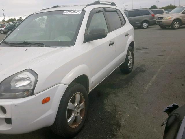 KM8JM12B75U108429 - 2005 HYUNDAI TUCSON GL WHITE photo 2