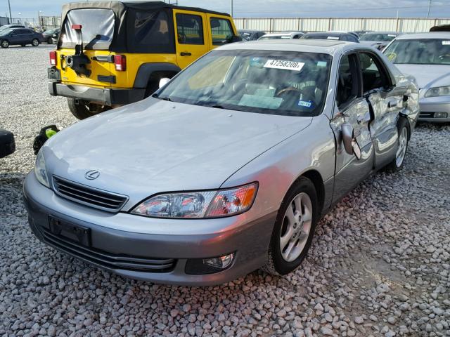 JT8BF28G815106056 - 2001 LEXUS ES 300 SILVER photo 2