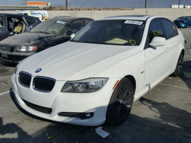 WBAPH53559A436634 - 2009 BMW 328 I SULE WHITE photo 2