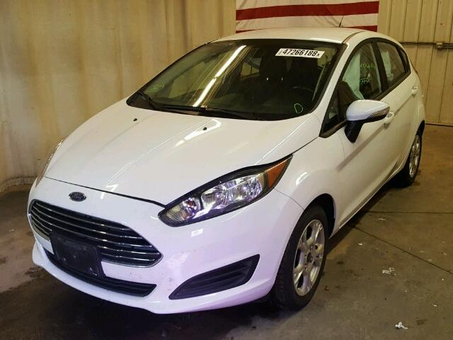 3FADP4EJ3FM172816 - 2015 FORD FIESTA SE WHITE photo 2