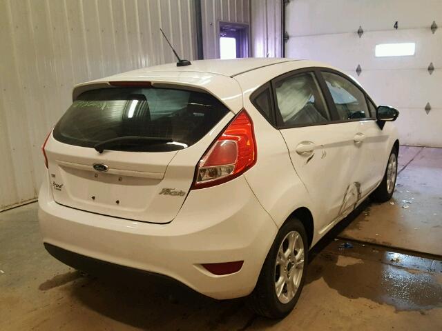 3FADP4EJ3FM172816 - 2015 FORD FIESTA SE WHITE photo 4