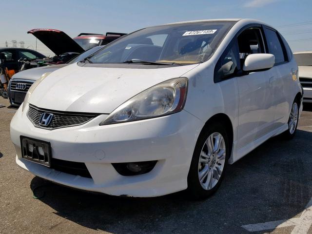 JHMGE8H45AS015121 - 2010 HONDA FIT SPORT WHITE photo 2