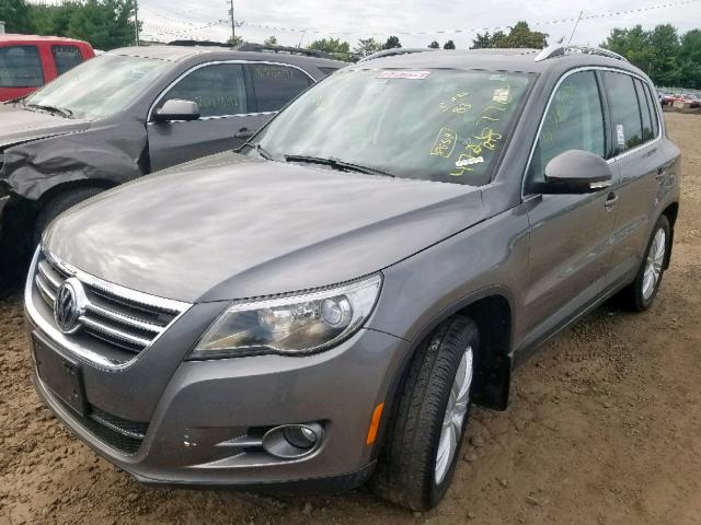 WVGBV7AXXAW505827 - 2010 VOLKSWAGEN TIGUAN SE GRAY photo 2