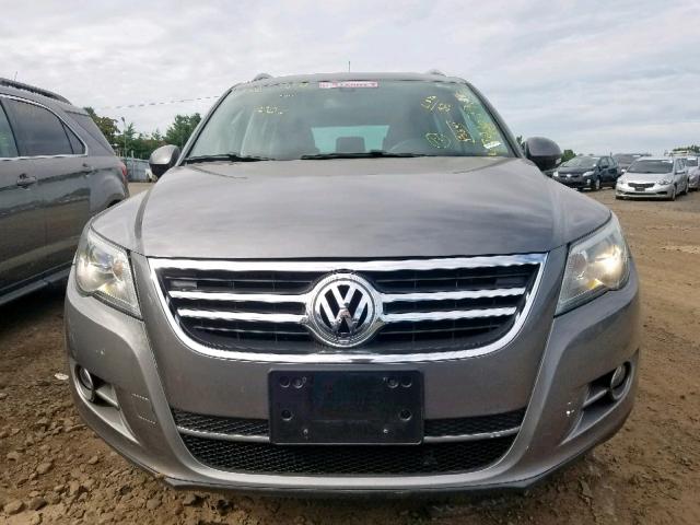 WVGBV7AXXAW505827 - 2010 VOLKSWAGEN TIGUAN SE GRAY photo 9