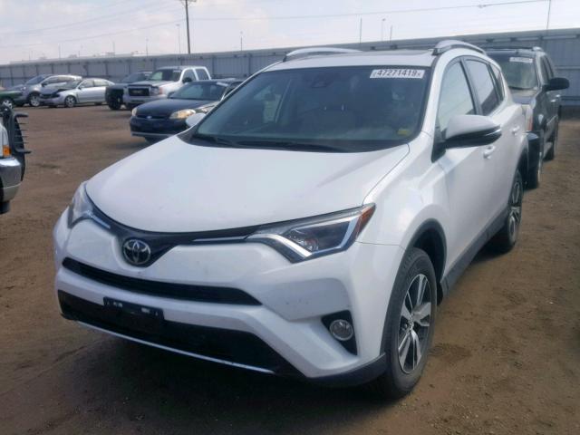 JTMRFREVXJJ718004 - 2018 TOYOTA RAV4 ADVEN WHITE photo 2