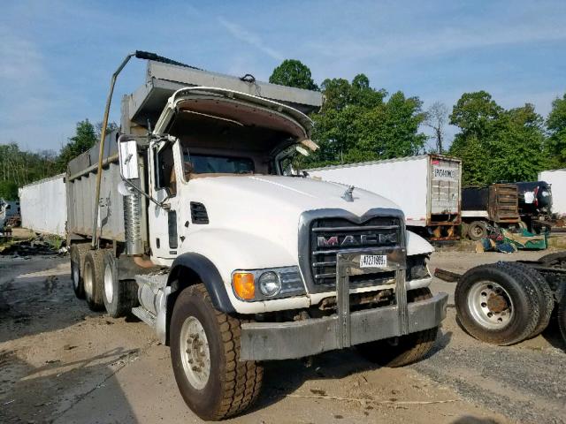 1M2AG10C16M033943 - 2006 MACK 700 CV700 WHITE photo 1