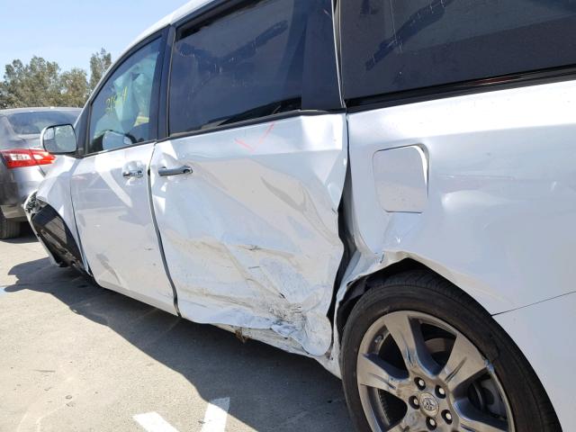 5TDXZ3DC0HS777782 - 2017 TOYOTA SIENNA SE WHITE photo 9