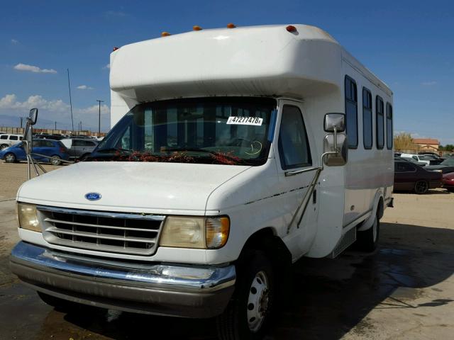 1FDKE30G2RHC11574 - 1995 FORD BUS WHITE photo 2