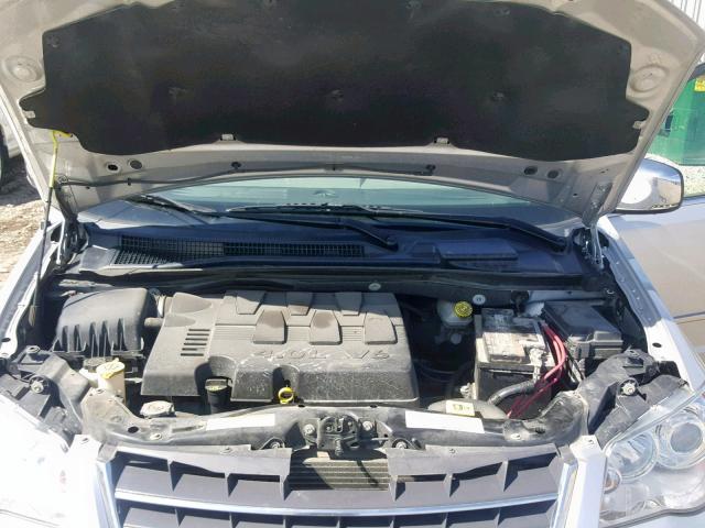 2A8HR64X78R700935 - 2008 CHRYSLER TOWN & COU SILVER photo 7