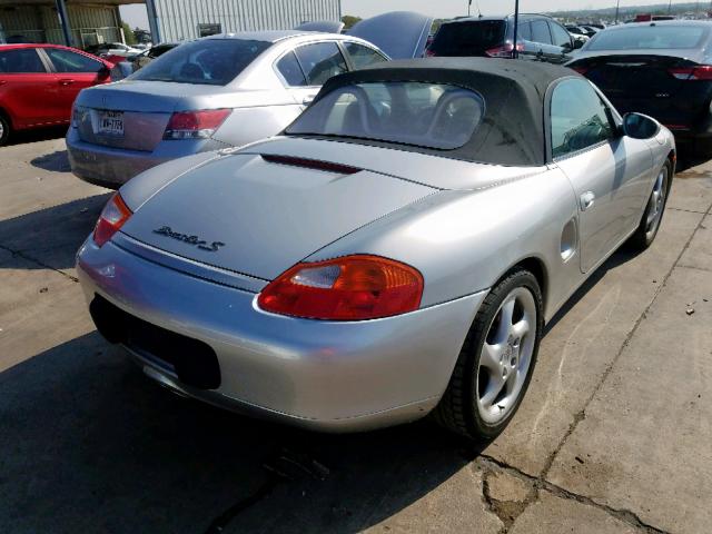 WP0CB2986YU663492 - 2000 PORSCHE BOXSTER S SILVER photo 4