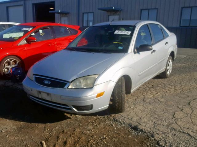 1FAFP34N47W101794 - 2007 FORD FOCUS ZX4 SILVER photo 2