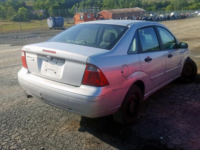 1FAFP34N47W101794 - 2007 FORD FOCUS ZX4 SILVER photo 4