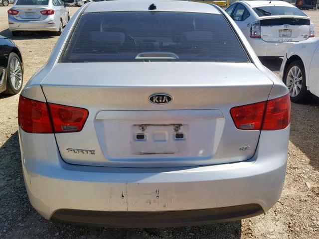 KNAFU4A24A5062816 - 2010 KIA FORTE EX SILVER photo 9