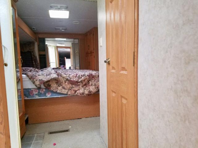 4YDF340225D512009 - 2005 KEYSTONE MONTANA WHITE photo 5