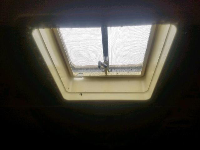 4YDF340225D512009 - 2005 KEYSTONE MONTANA WHITE photo 9