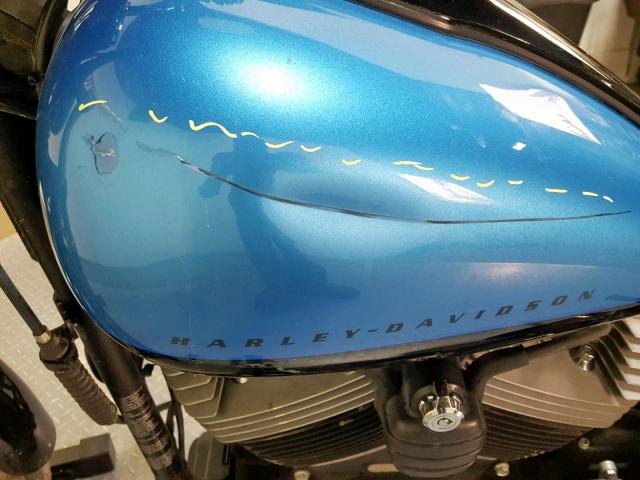 1HD1JP529BB037946 - 2011 HARLEY-DAVIDSON FXS BLUE photo 17