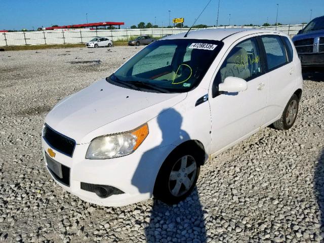 KL1TD66E49B673177 - 2009 CHEVROLET AVEO LS WHITE photo 2