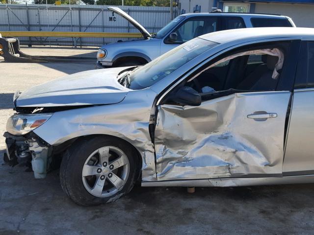 1G11B5SL5FF169142 - 2015 CHEVROLET MALIBU LS 银色 照片 9