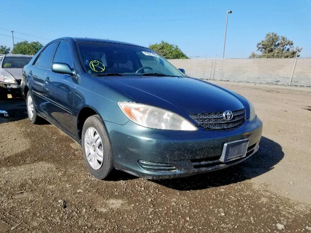 JTDBE32K320091813 - 2002 TOYOTA CAMRY LE GREEN photo 1