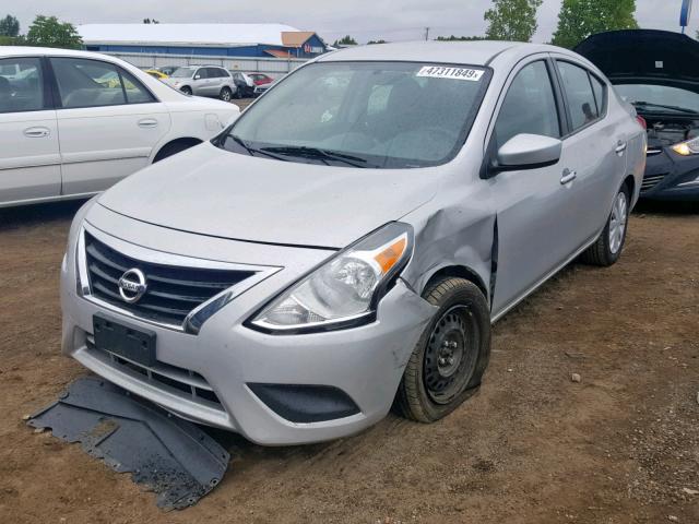 3N1CN7AP6JL808105 - 2018 NISSAN VERSA S SILVER photo 2