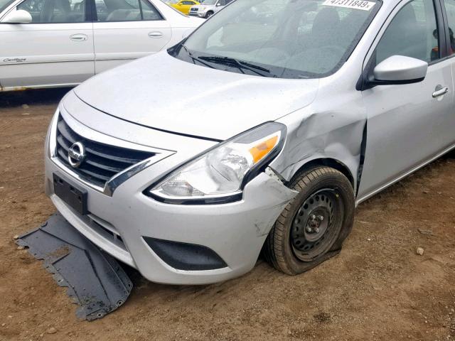 3N1CN7AP6JL808105 - 2018 NISSAN VERSA S SILVER photo 9