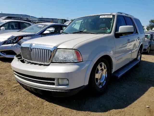 5LMFU27546LJ11792 - 2006 LINCOLN NAVIGATOR CREAM photo 2