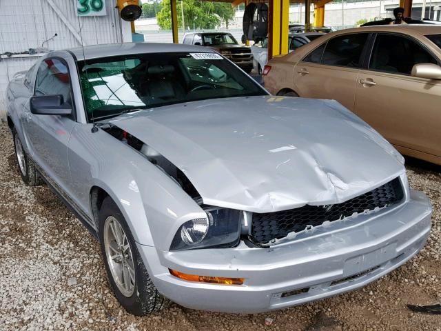 1ZVFT80N755171458 - 2005 FORD MUSTANG SILVER photo 1