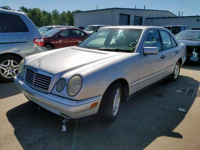 WDBJF72F0VA389848 - 1997 MERCEDES-BENZ E 420 SILVER photo 2