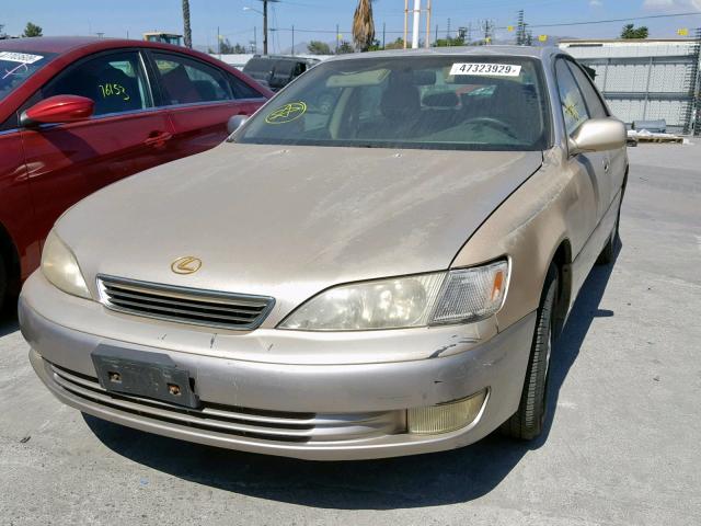 JT8BF28G8W5020608 - 1998 LEXUS ES 300 BROWN photo 2