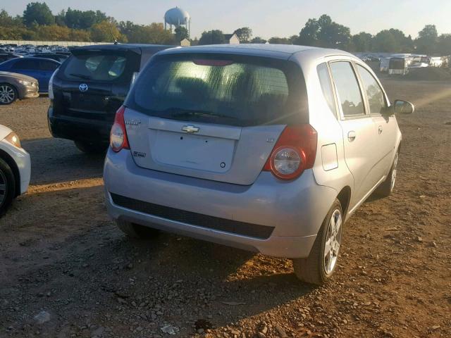 KL1TD66E39B658394 - 2009 CHEVROLET AVEO LS SILVER photo 4