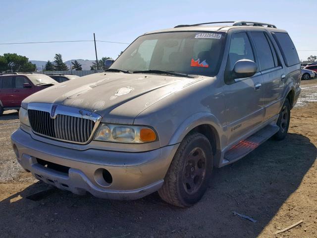 5LMEU27A6YLJ17749 - 2000 LINCOLN NAVIGATOR BEIGE photo 2