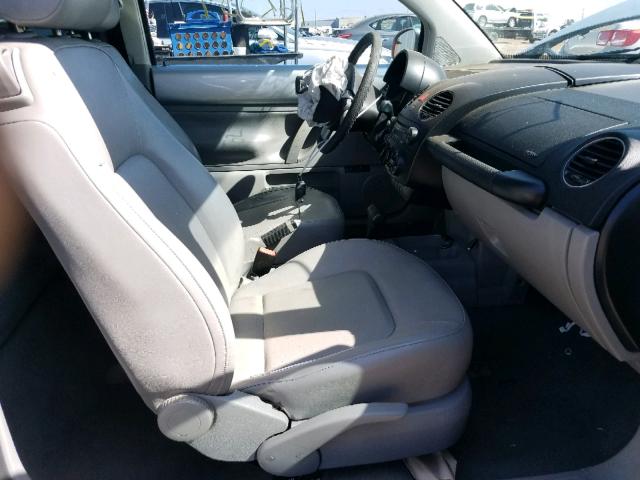 3VWPW31C58M500653 - 2008 VOLKSWAGEN NEW BEETLE ვერცხლისფერი ფოტო 5