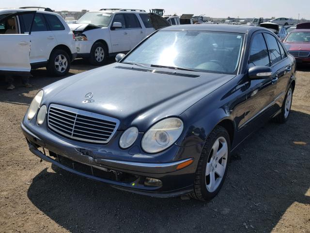 WDBUF65J05A679143 - 2005 MERCEDES-BENZ E 320 BLUE photo 2