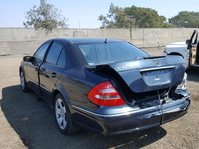 WDBUF65J05A679143 - 2005 MERCEDES-BENZ E 320 BLUE photo 3