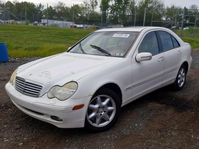 WDBRF61J42F163085 - 2002 MERCEDES-BENZ C 240 WHITE photo 2