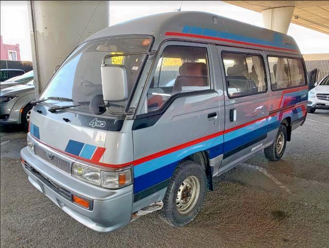 KRMGE24011806 - 1992 NISSAN VAN SILVER photo 2