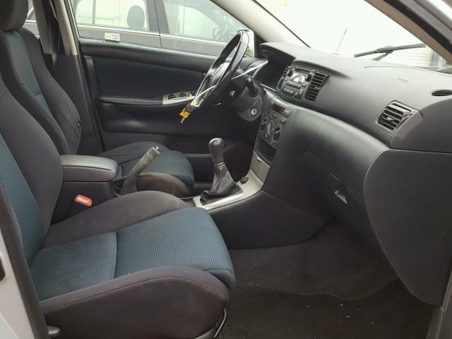 2T1BY30E25C430513 - 2005 TOYOTA COROLLA XR 银色 照片 5