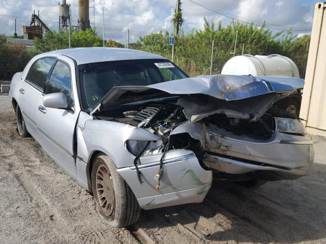 1LNHM83W92Y662813 - 2002 LINCOLN TOWN CAR C SILVER photo 1