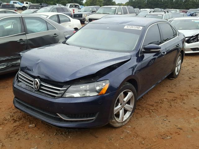 1VWBT7A35FC020878 - 2015 VOLKSWAGEN PASSAT SE BLUE photo 2