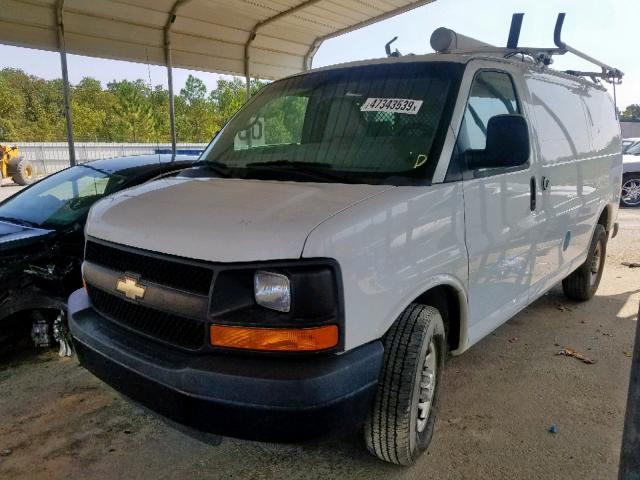 1GCWGFCAXD1904161 - 2013 CHEVROLET EXPRESS G2 WHITE photo 2