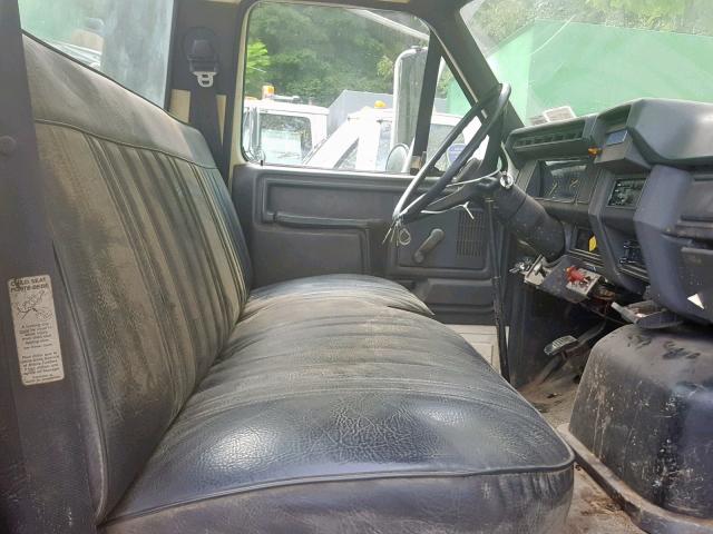 1FDXK84E5RVA26666 - 1994 FORD F800 F WHITE photo 5