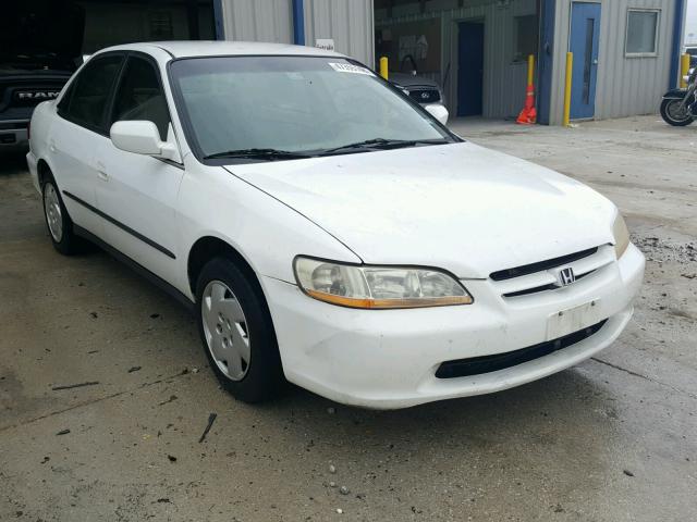 1HGCG1643YA035504 - 2000 HONDA ACCORD LX WHITE photo 1