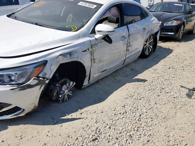 1G4ZP5SS4JU144302 - 2018 BUICK LACROSSE E WHITE photo 10