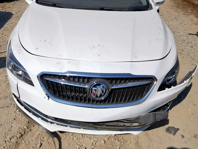 1G4ZP5SS4JU144302 - 2018 BUICK LACROSSE E WHITE photo 7