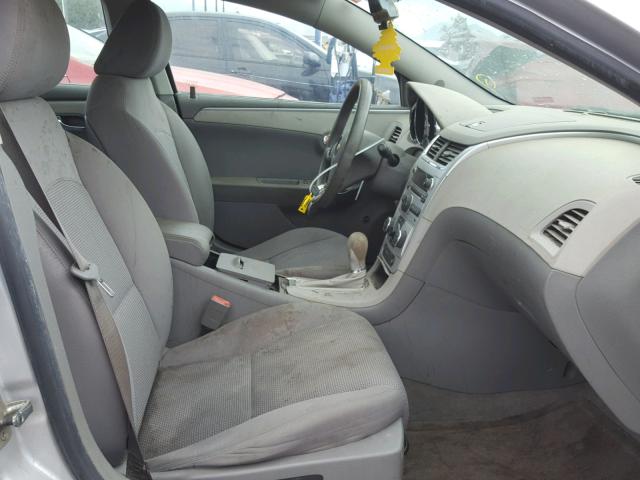 1G1ZB5EB9AF219197 - 2010 CHEVROLET MALIBU LS ვერცხლისფერი ფოტო 5